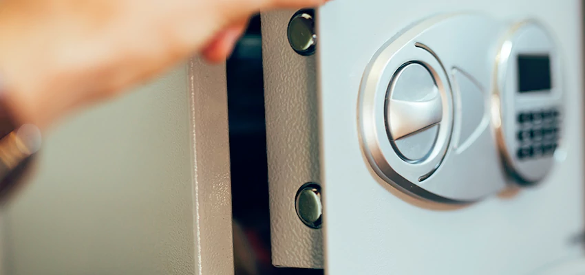 Fingerprint Safe Openers in Country Club, CA
